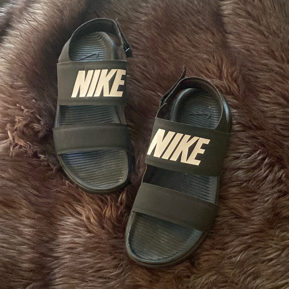 Women size 8 Nike sandals